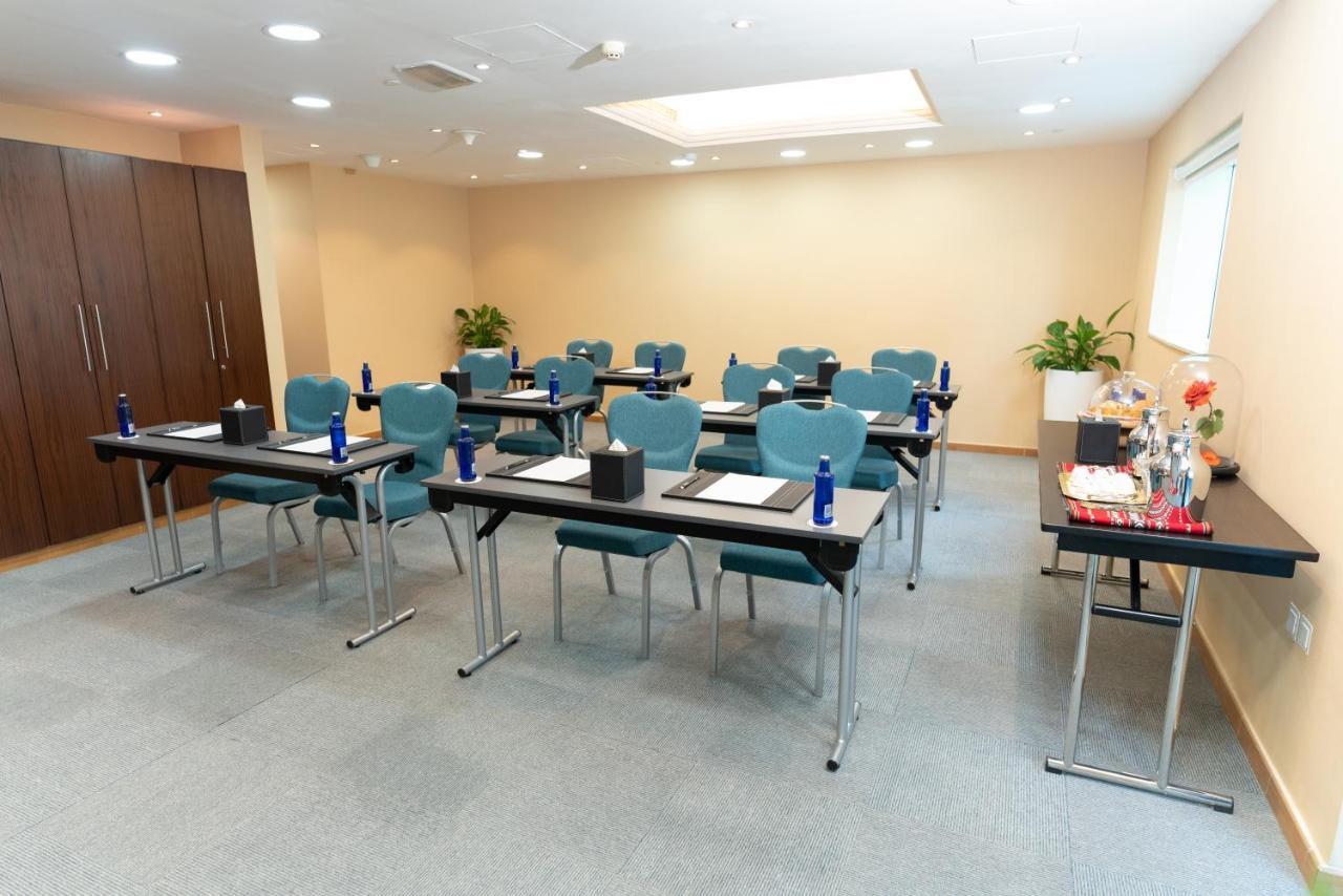 First Central Hotel Suites Dubai Esterno foto