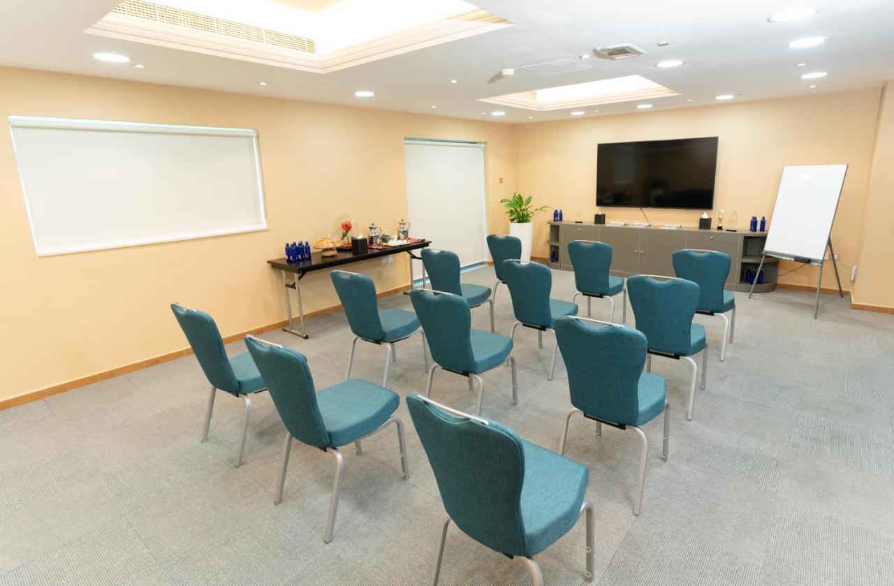 First Central Hotel Suites Dubai Esterno foto