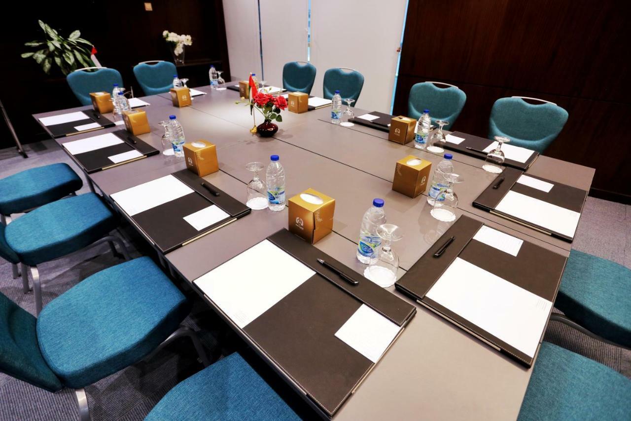 First Central Hotel Suites Dubai Esterno foto